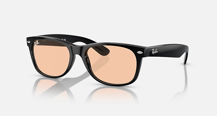 Wayfarer sunglasses with black frame and brown gradient lenses, logo on temple