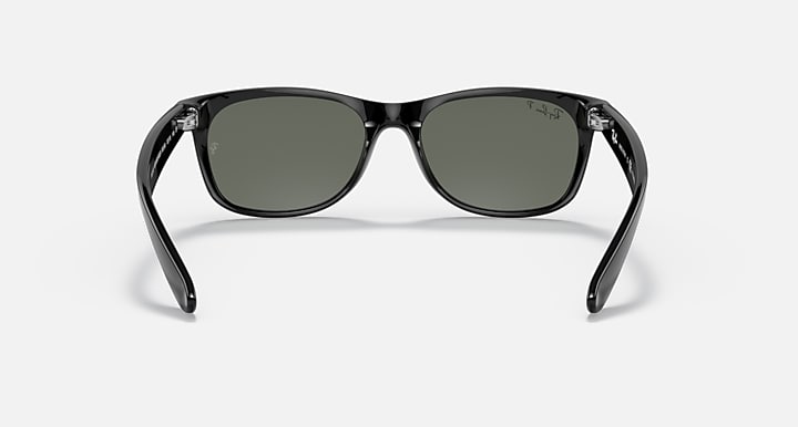 Ray-Ban New Wayfarer sunglasses front view with dark frame and gray-green lenses
