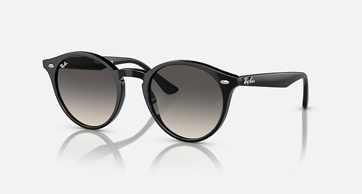 Ray-Ban round sunglasses with black frame and dark gradient lenses, temple logo