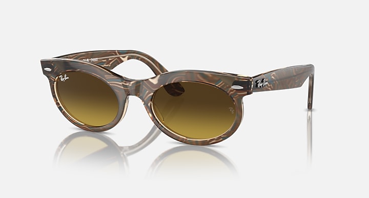 Ray-Ban Wayfarer sunglasses with tortoiseshell frame and dark lenses