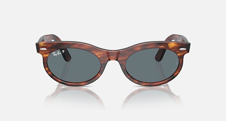 Wayfarer oval sunglasses angled right view, tortoise frame and dark gray lenses
