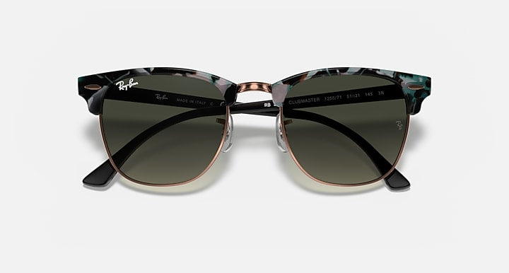 Ray-Ban Clubmaster sunglasses front view, tortoise frame with green lenses and gold-tone bridge