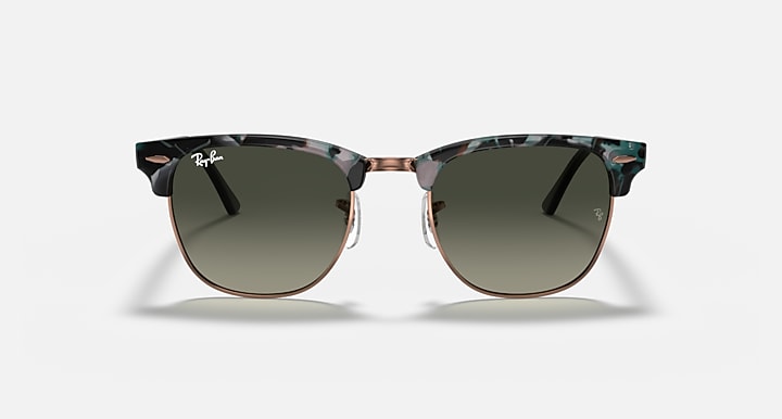 Ray-Ban Clubmaster sunglasses front view, tortoise-pattern frame with green lenses