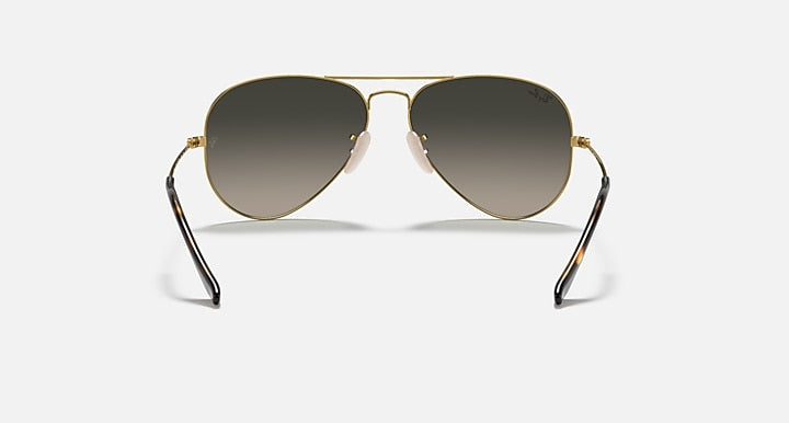 Aviator sunglasses with gold frame and dark grey tinted lenses