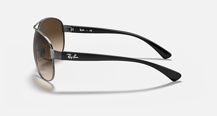 Ray-Ban aviator sunglasses side view, dark arms and brown gradient lenses