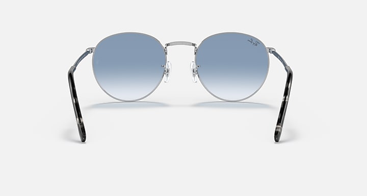 Ray-Ban round sunglasses front view with silver frame, black temples, and blue gradient lenses