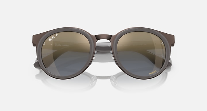 Ray-Ban round sunglasses with dark frames and reflective gradient lenses