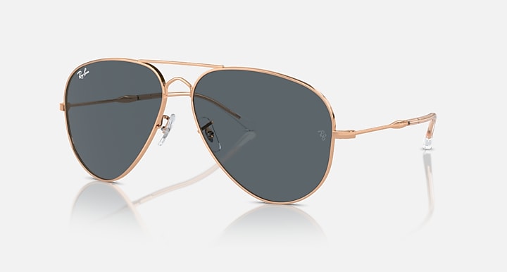Aviator sunglasses with gold frame and dark gray lenses, metal bridge and temples