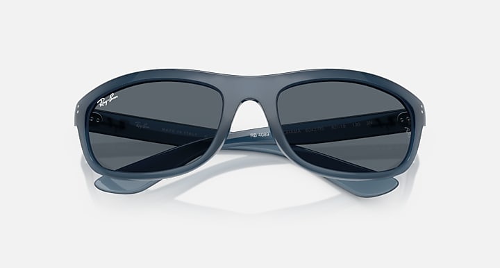 Balorama RB4089 sunglasses, blue frame with dark gray lenses, angled front view