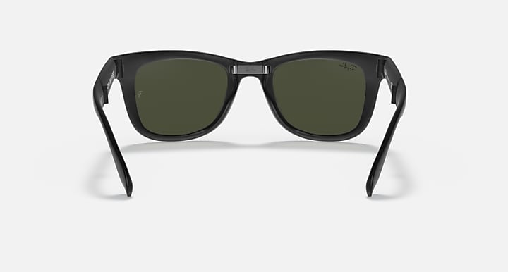 Ray-Ban Folding Wayfarer sunglasses front view with dark frame and green lenses