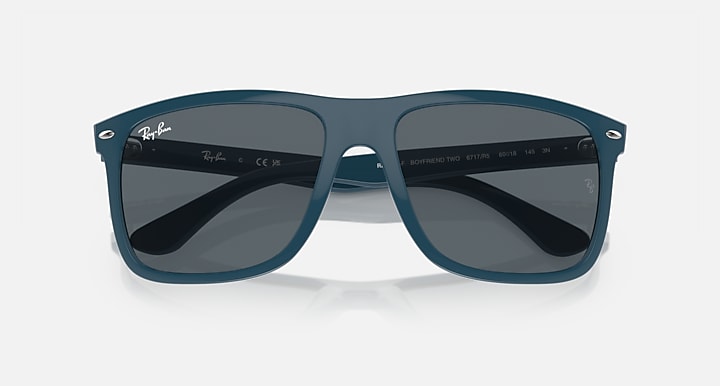 Ray-Ban Boyfriend Two RB4547F sunglasses, close front view with dark gray lenses