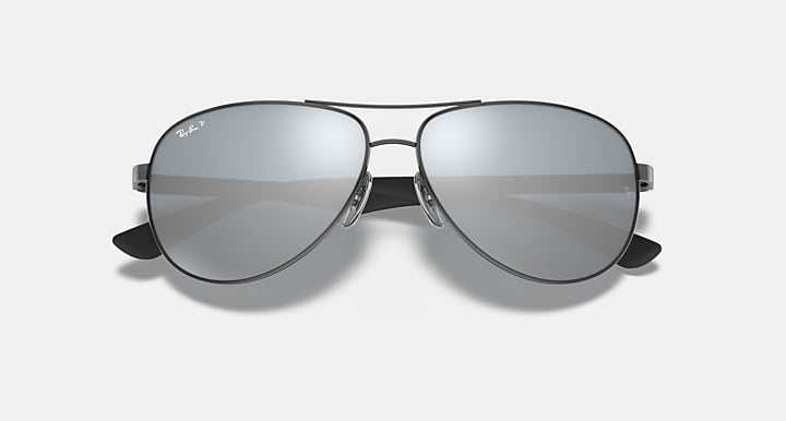 Ray-Ban aviator sunglasses with silver frame and gray gradient lenses