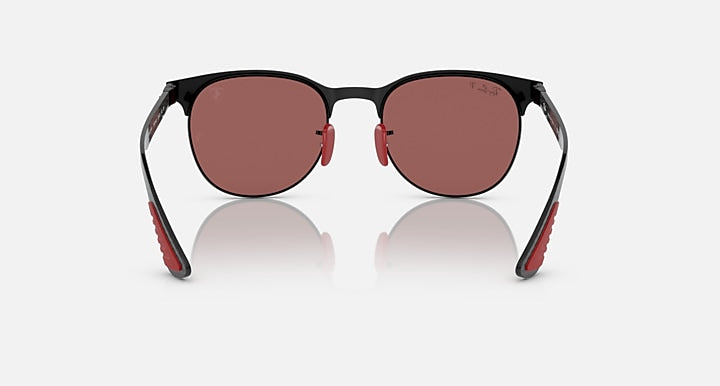 Ray-Ban sunglasses with dark round lenses and split brow bar detail