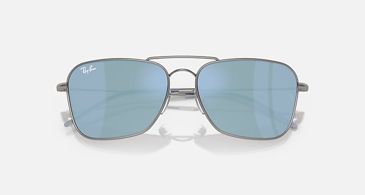Ray-Ban Caravan Reverse sunglasses with light frame and blue reflective lenses