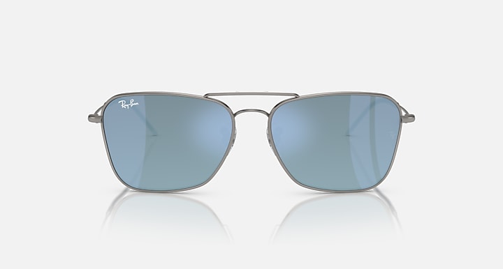Ray-Ban Caravan Reverse sunglasses front view with light frame and blue lenses