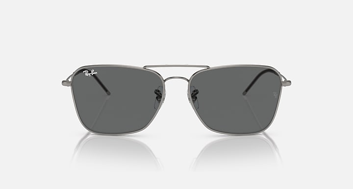 Ray-Ban Caravan Reverse sunglasses with dark grey lenses and gunmetal frame, angled front.