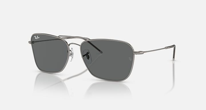 Ray-Ban Caravan Reverse sunglasses with dark grey lenses and gunmetal frame, front view.