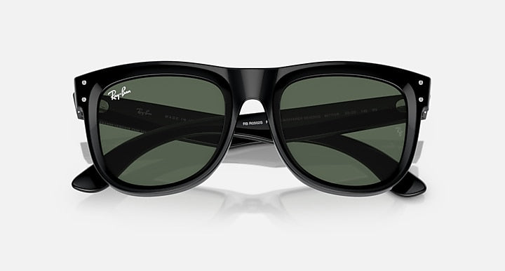 Ray-Ban Wayfarer Reverse sunglasses, black frame, green-tinted lenses, front view