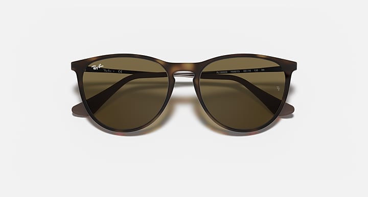 Junior sunglasses with dark frame and olive gradient lenses