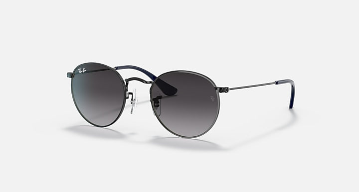 Ray-Ban round sunglasses with matte black frame and dark gray gradient lenses