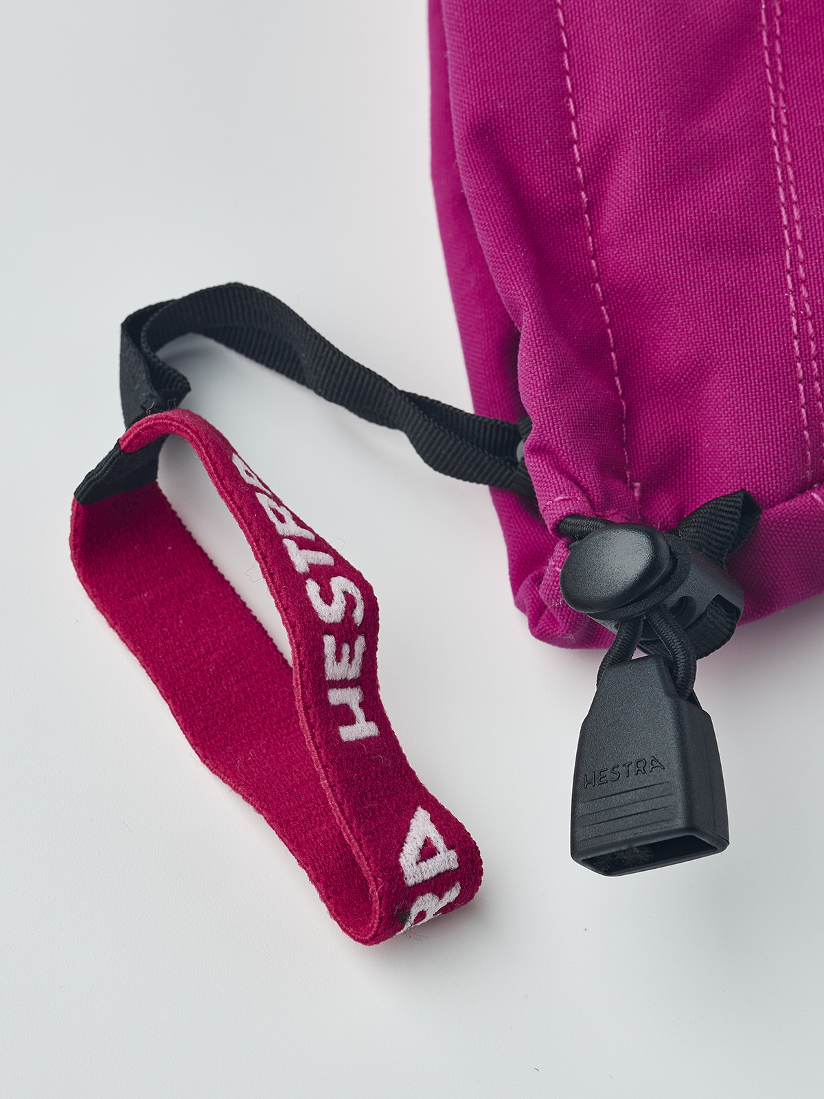Kids ski mittens wrist strap with HESTRA lettering and black toggle end