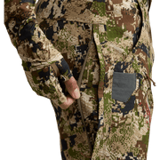 Men’s camo hunting pants with zipper pocket and elastic inner waistband