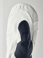 White powder gauntlet mitten with navy interior thumb panel and smooth leather finish