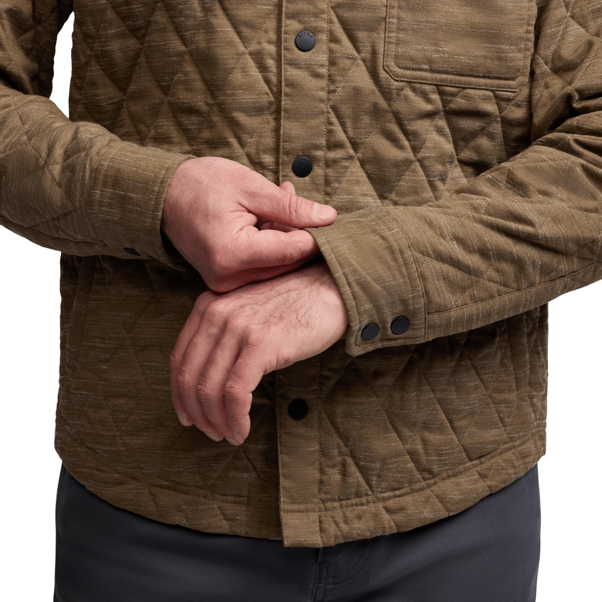 Men's coyote heather quilted shirt jacket close-up, cuff and buttoned front