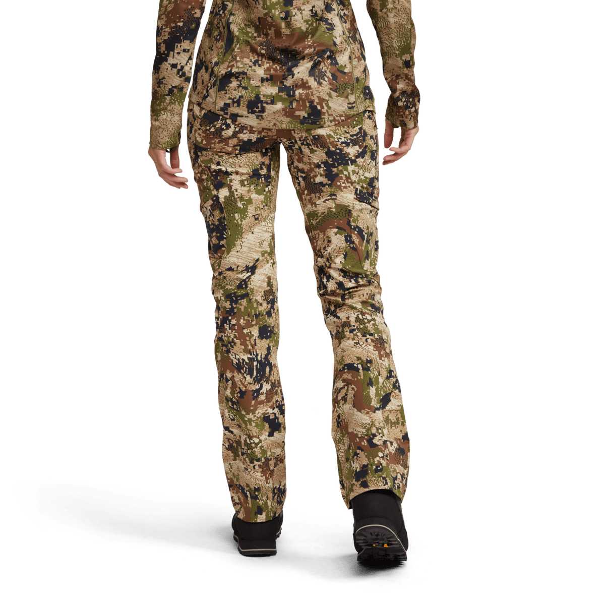 Women’s ascent pants in camouflage print, full length with cargo pockets