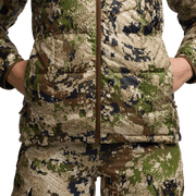 Camouflage microdown hooded puffer jacket close-up, front zipper and quilted panels
