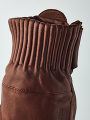 Brown wool gloves with ribbed cuff and embroidered logo on wrist area