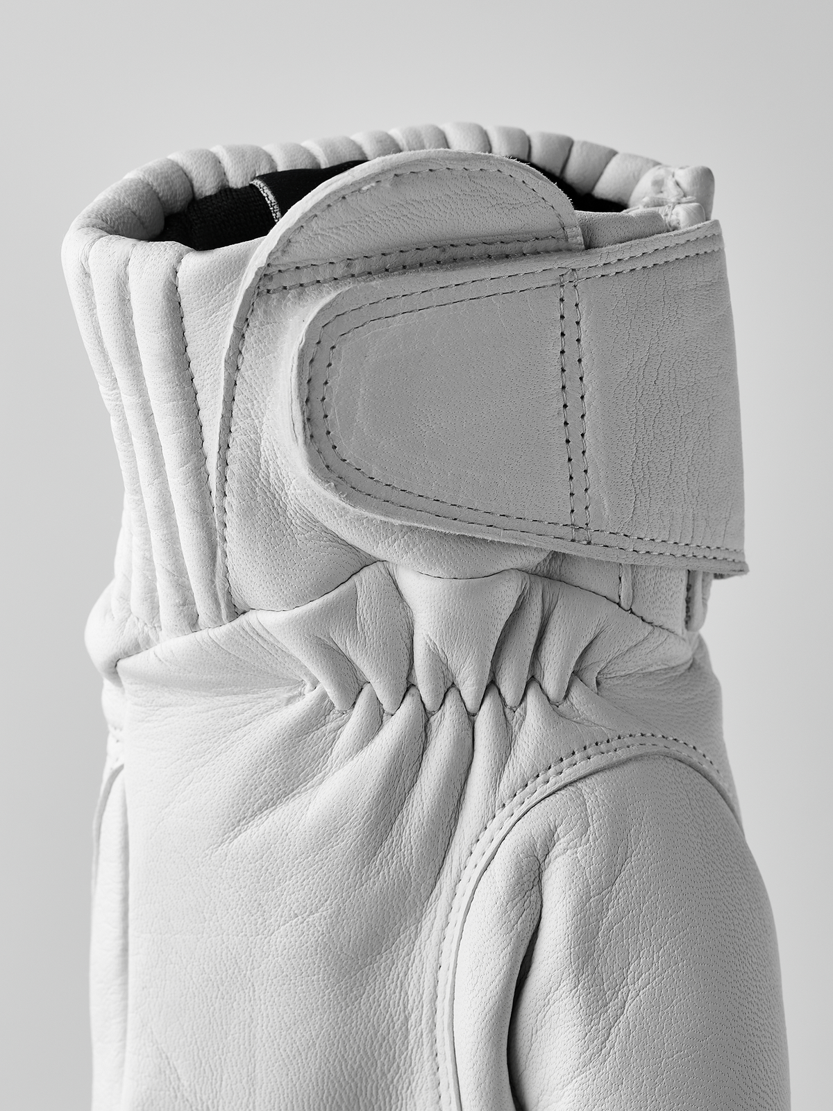 White wool mittens with ribbed cuff and stitched leather back panel