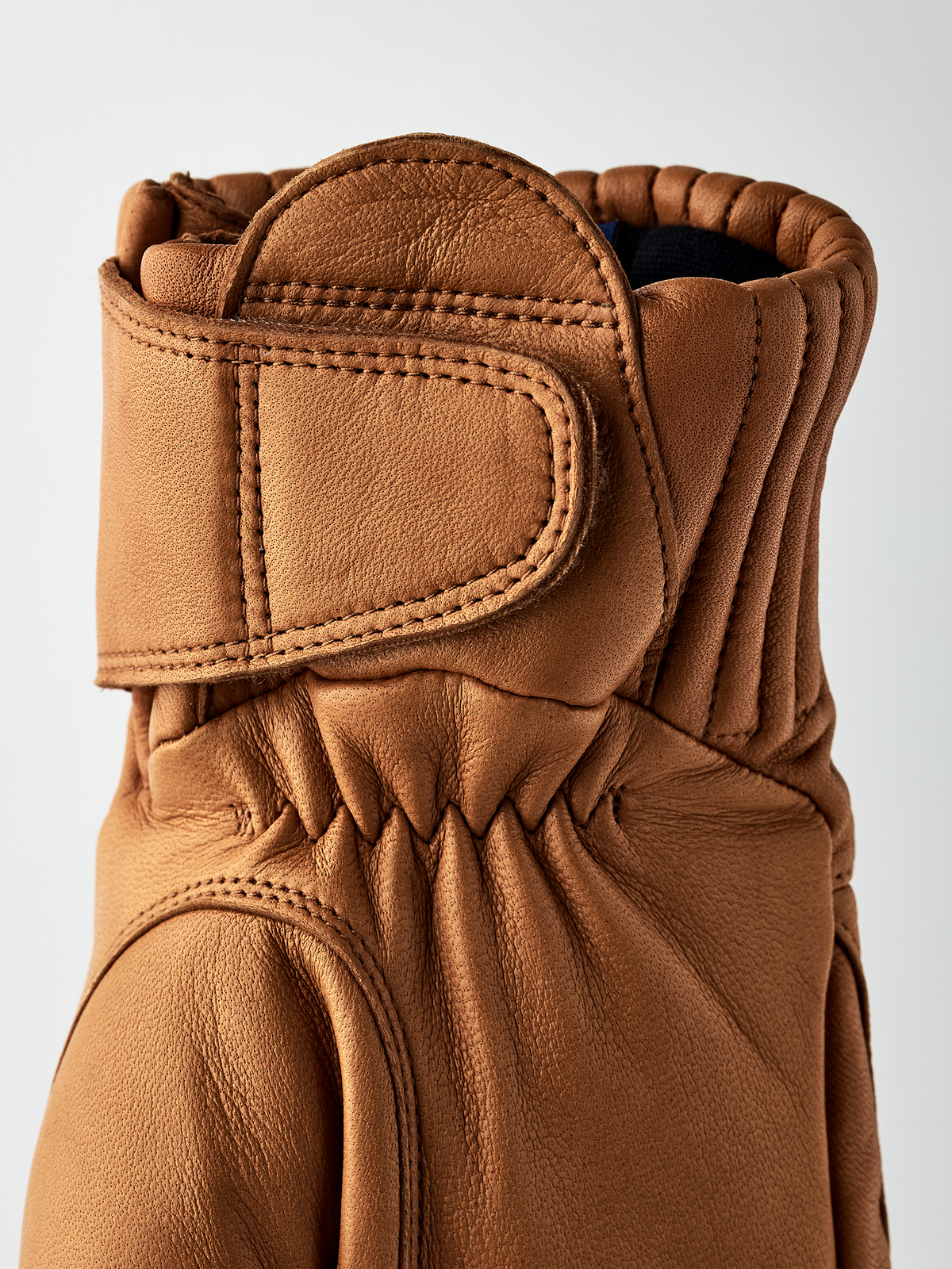 Cork brown wool mittens, oval thumb patch and ridged finger-side stitching