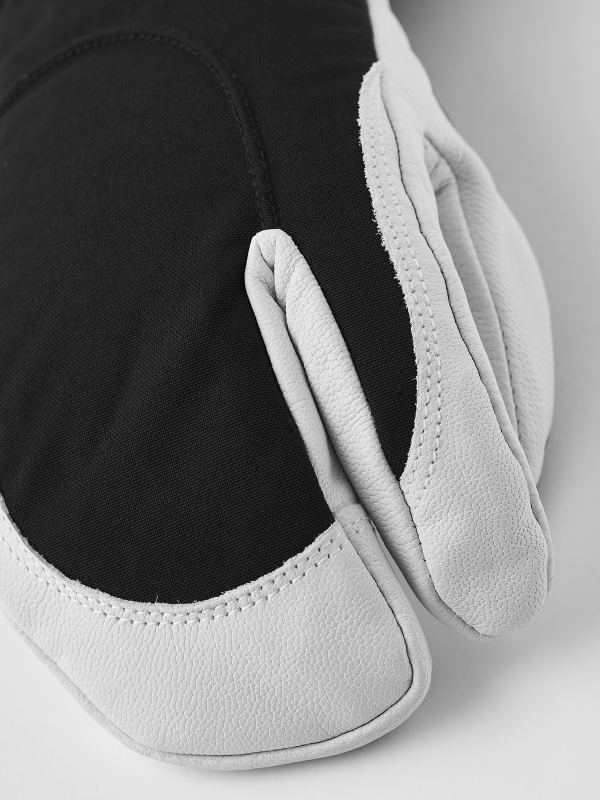 Women’s ski gloves with black back and white leather palm, stitched seams