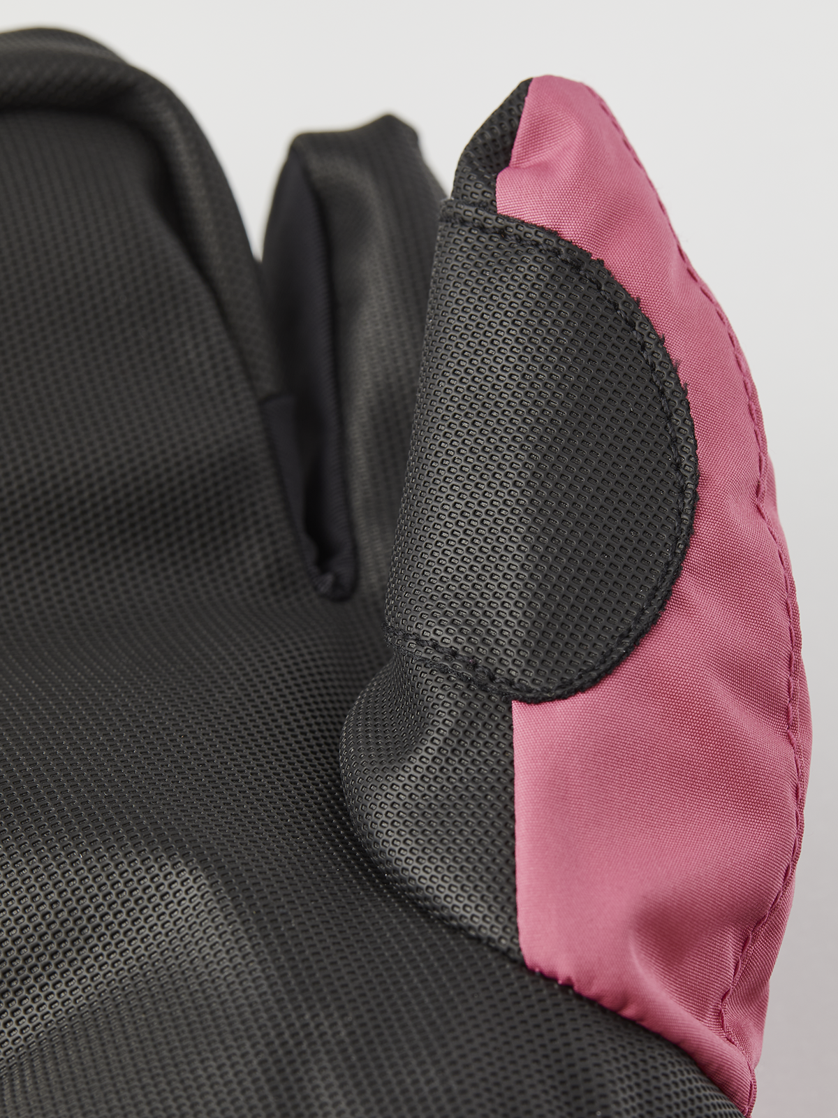 Hestra Gauntlet CZone Jr 3-finger gloves close-up, pink back with textured dark palm