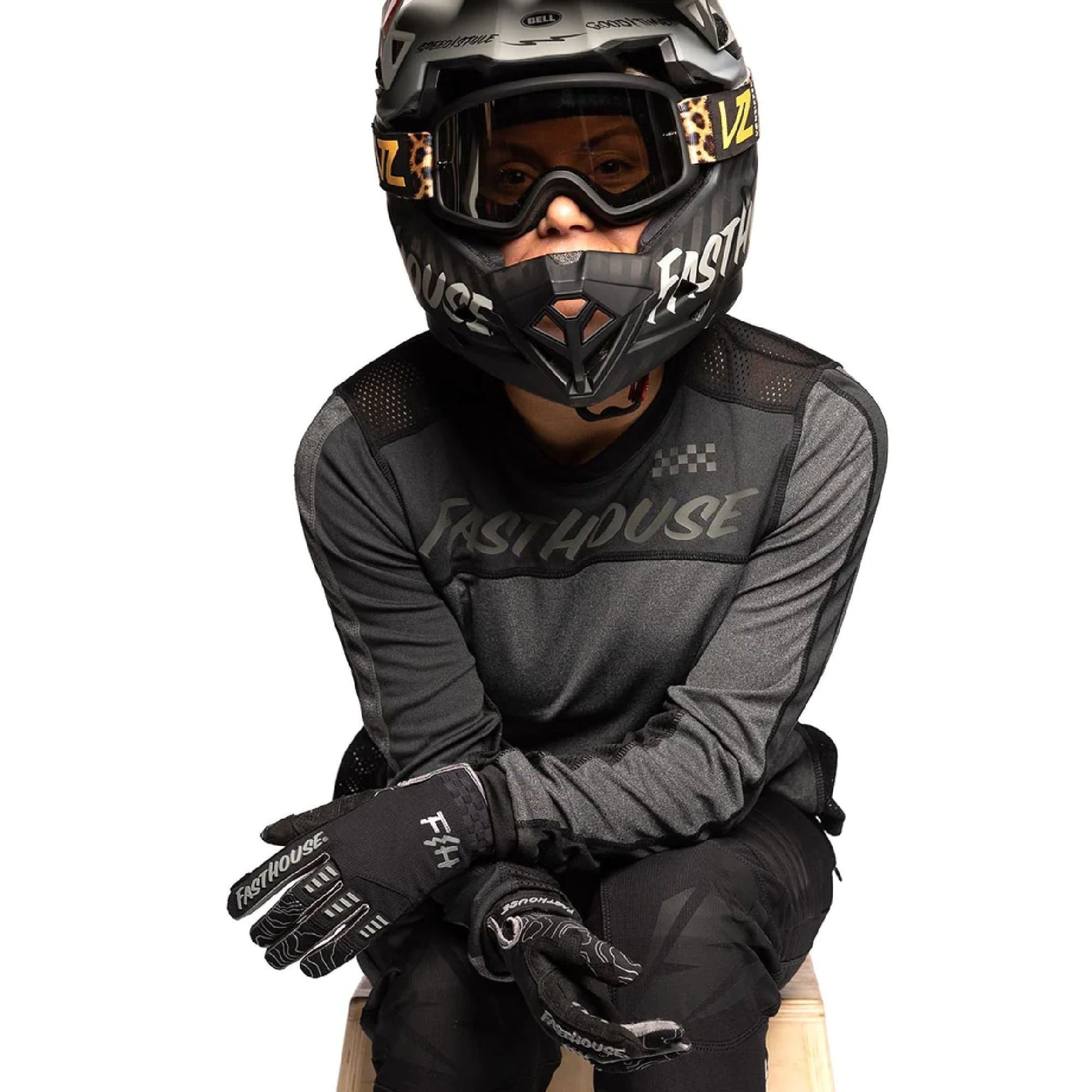 Women’s long-sleeve jersey in dark charcoal/black with front logo and check accents