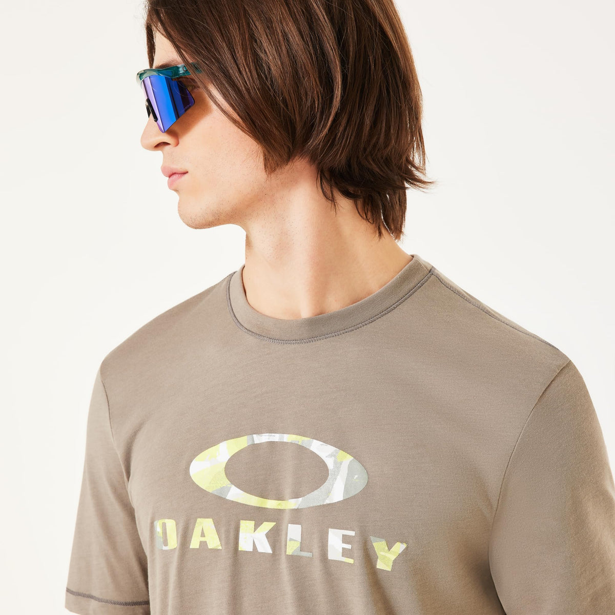Beige crew-neck T-shirt with front Oakley logo print and “OAKLEY” lettering.